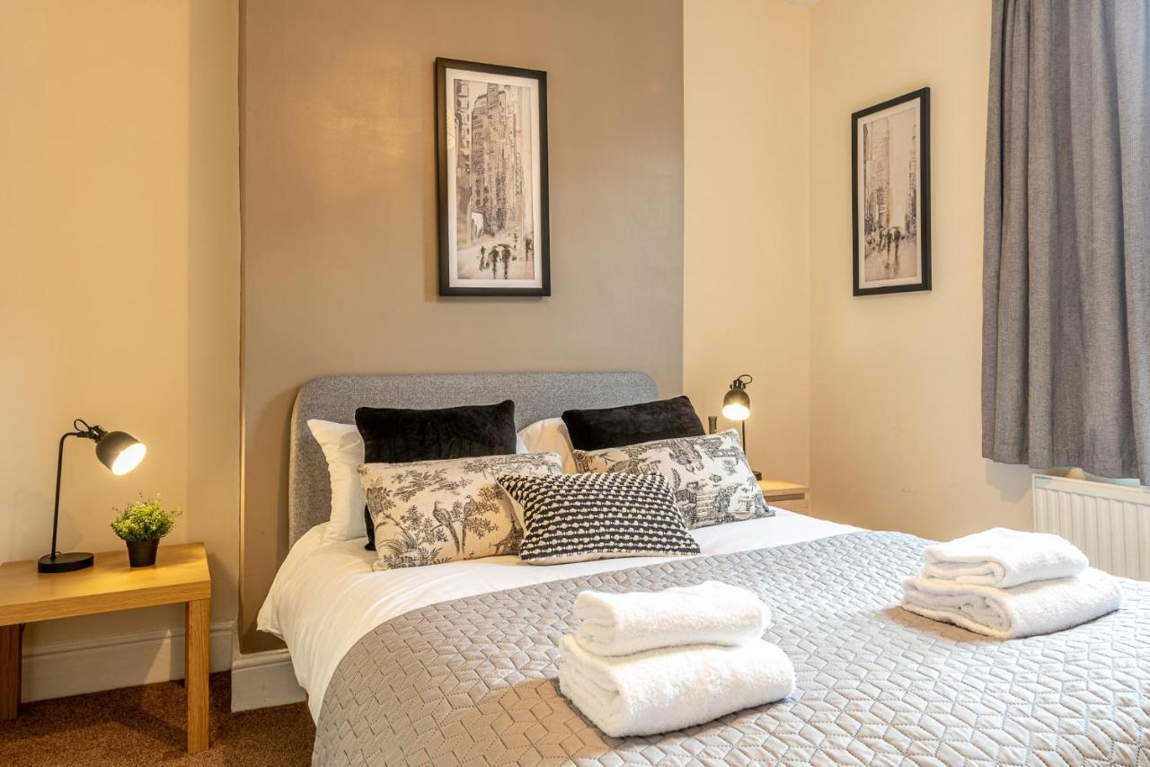 3 Bedroom Home Sleeps 5 Close To Chester City Centre Welcomes Couples, Small Groups, Families And Contractors المظهر الخارجي الصورة