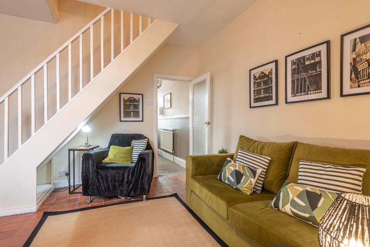 3 Bedroom Home Sleeps 5 Close To Chester City Centre Welcomes Couples, Small Groups, Families And Contractors المظهر الخارجي الصورة