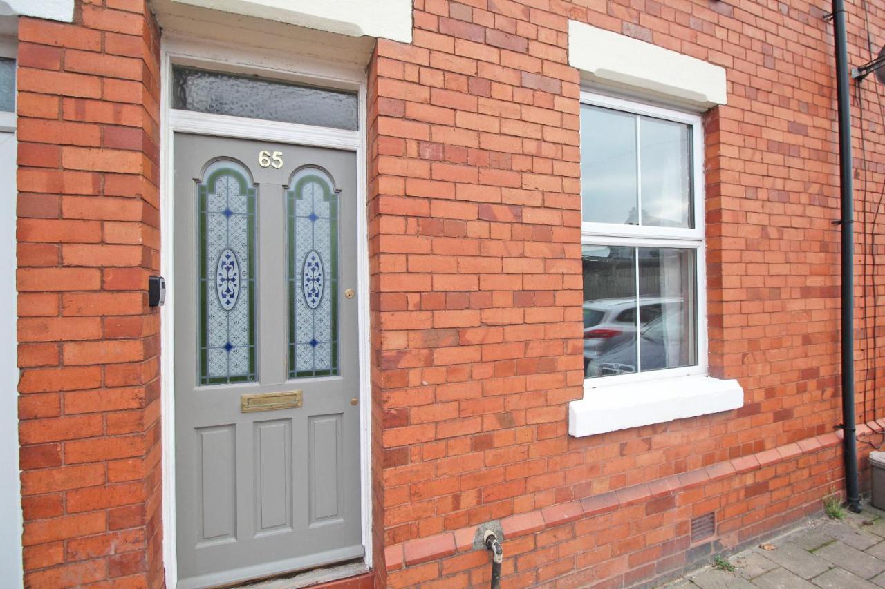 3 Bedroom Home Sleeps 5 Close To Chester City Centre Welcomes Couples, Small Groups, Families And Contractors المظهر الخارجي الصورة