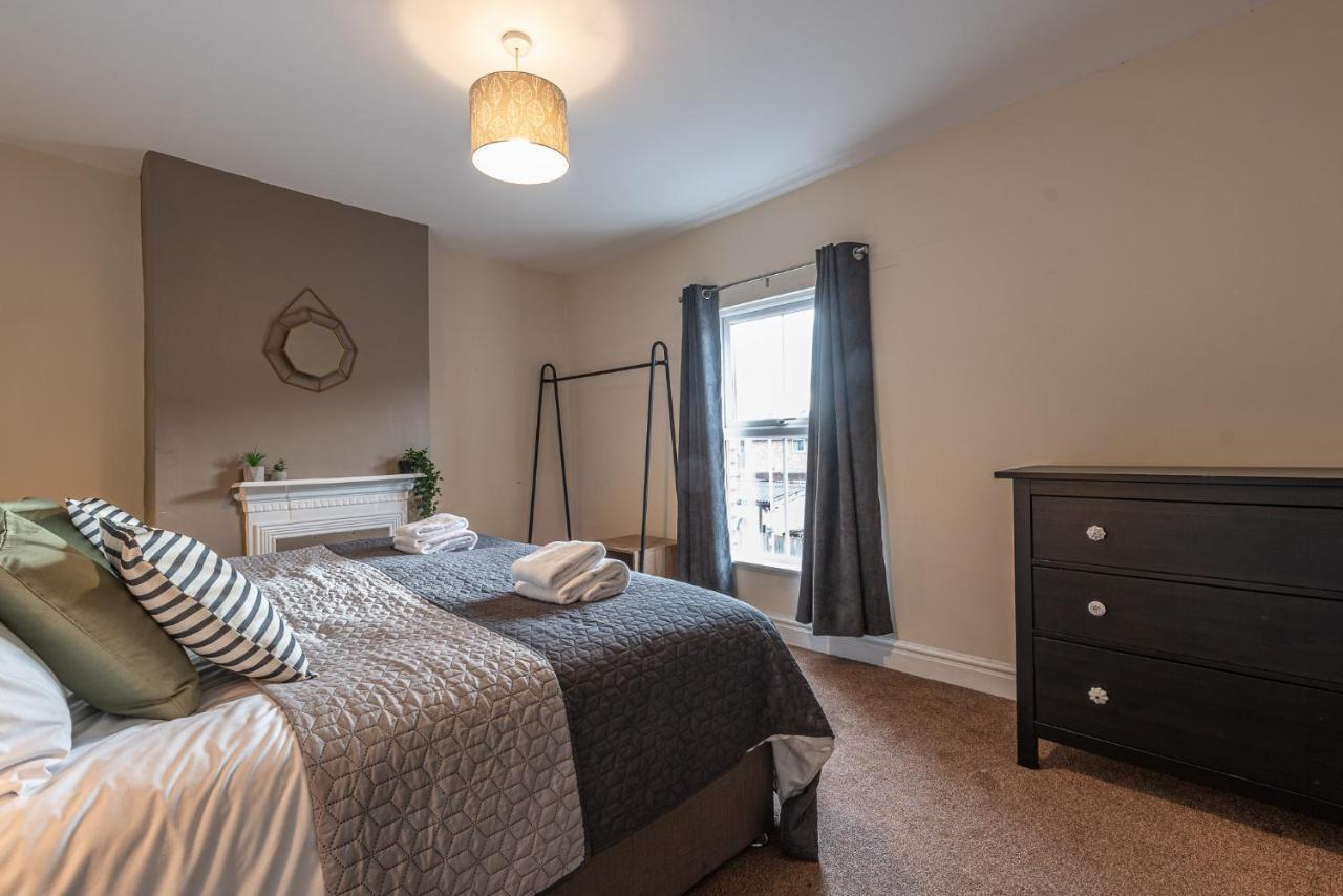 3 Bedroom Home Sleeps 5 Close To Chester City Centre Welcomes Couples, Small Groups, Families And Contractors المظهر الخارجي الصورة