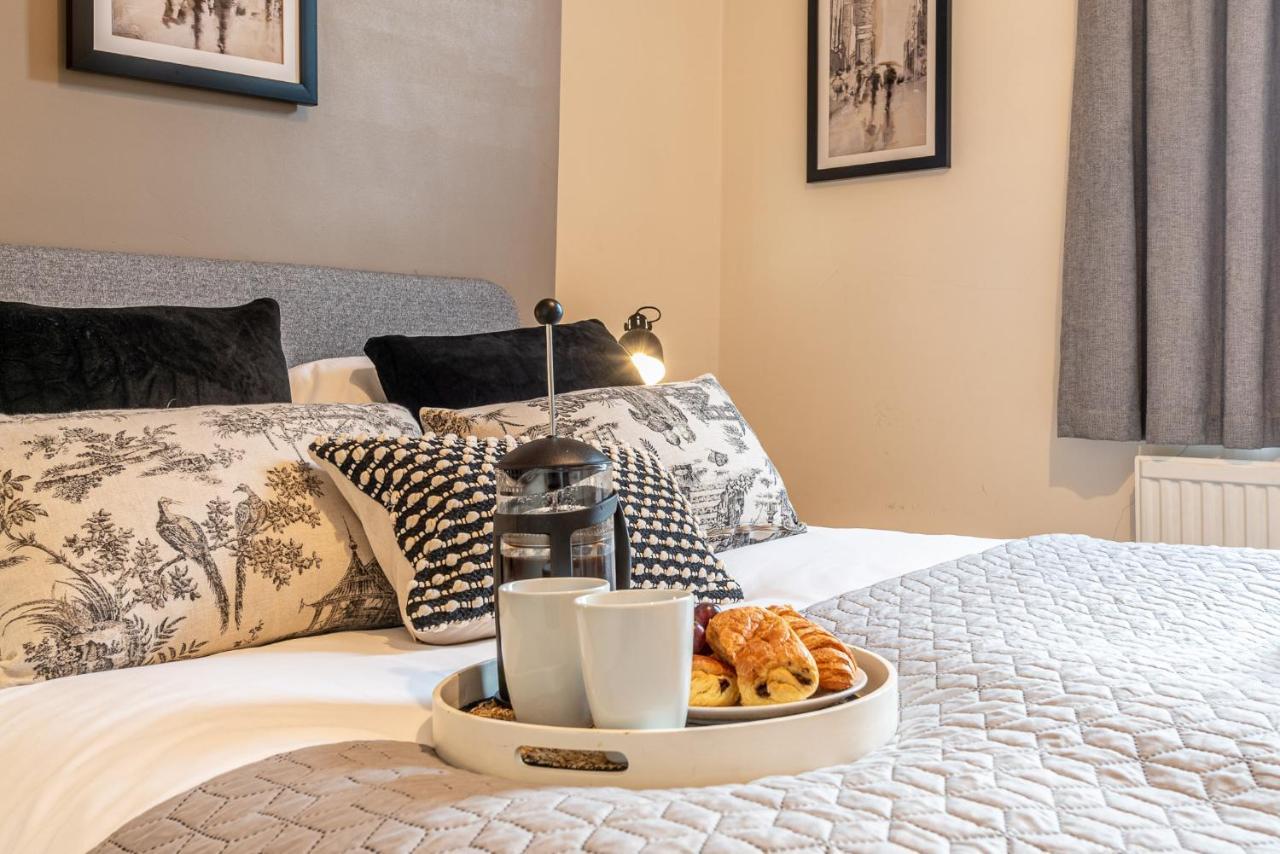 3 Bedroom Home Sleeps 5 Close To Chester City Centre Welcomes Couples, Small Groups, Families And Contractors المظهر الخارجي الصورة